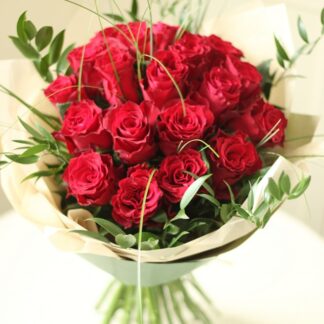 Buchet cu 25 trandafiri roșii