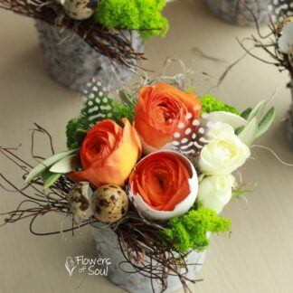 Mini decorațiune cu flori naturale în suport din scoarță de mesteacăn