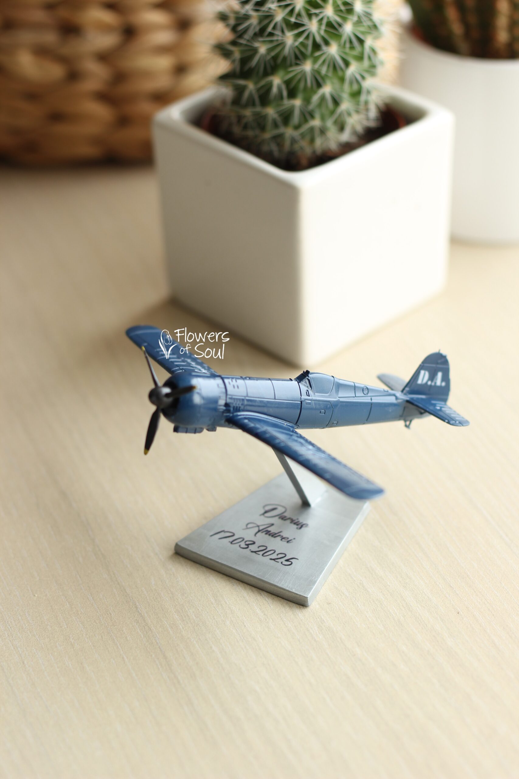 Lumânare de botez cu avion românesc de vânătoare în miniatură IAR 80 - Blue Angeles - imagine 3