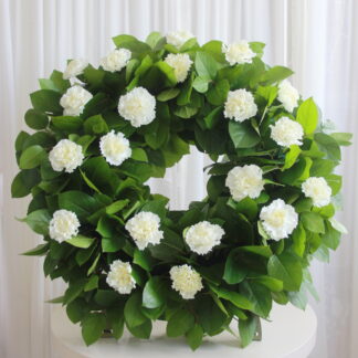 Coroană funerară cu garoafe, 70cm diametru