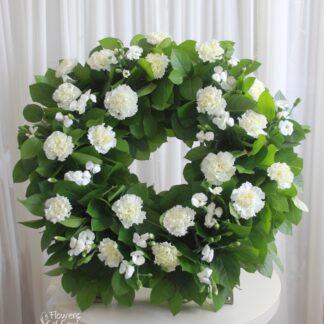 Coroană funerară cu garoafe și garofițe, 70cm diametru