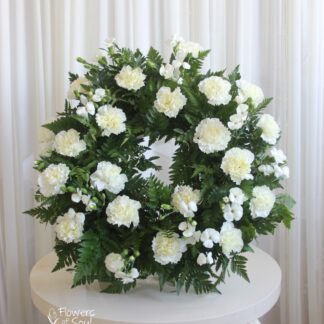 Coroană funerară cu garoafe și garofițe, 50cm diametru