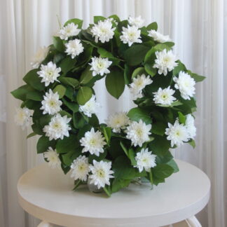 Coroană funerară cu crizanteme, 50cm diametru