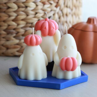 Lumânări din ceară de soia sub formă de fantomițe și suport