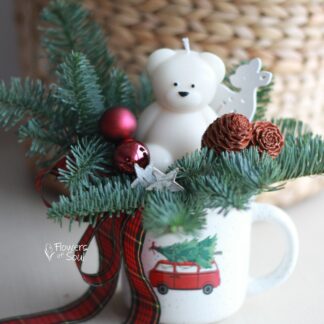 Aranjament pentru Crăciun - cană și lumânare din ceară de soia turnată manual