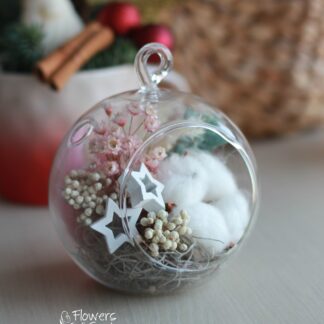 Glob din sticlă cu flori naturale uscate