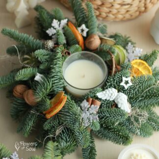 Coroniță din brad natural cu lumânare din ceară de soia și elemente naturale