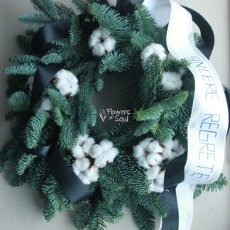 Coroană funerară din brad natural și flori de bumbac - 40cm diametru