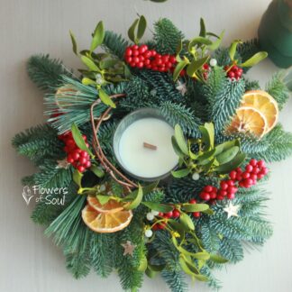 Coroniță din brad natural, vâsc, pin și lumânare din ceară de soia