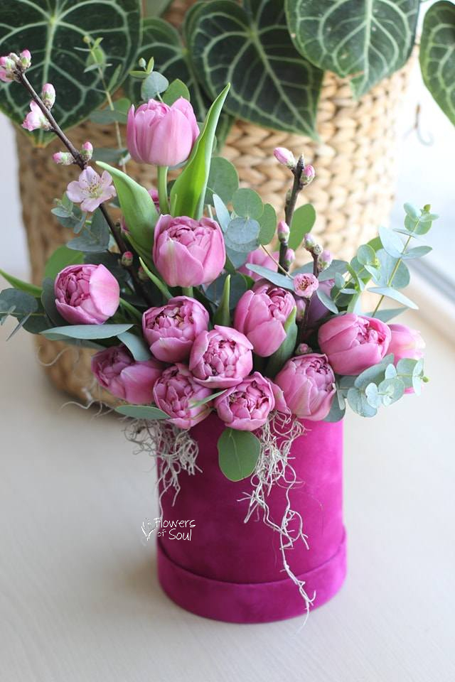 Aranjament floral cu 15 lalele roz