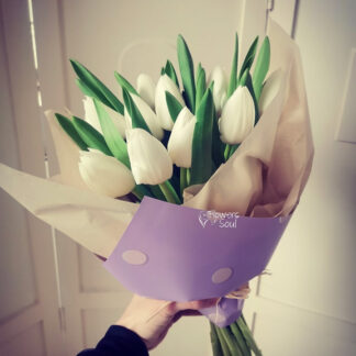 Buchet cu 11 lalele albe