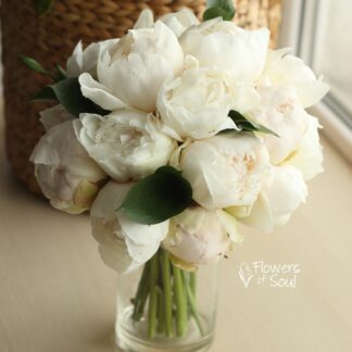 Buchet cu bujori albi