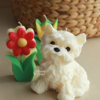 Set lumânări din ceară de soia turnate manual - cățel Westie și flori de primăvară, 475gr