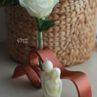 Set lumânare din ceară de soia turnată manual, vază minimalistă și trandafir alb - Îndrăgostiți