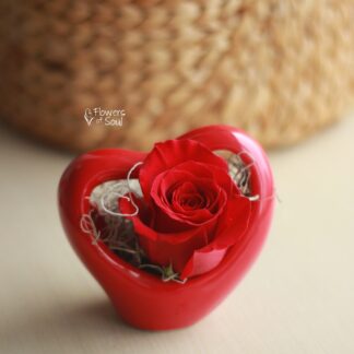 Inimă din ceramică cu trandafir roșu