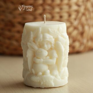 Lumânare din ceară de soia turnată manual - Iepuraș protejat de înger, 200gr